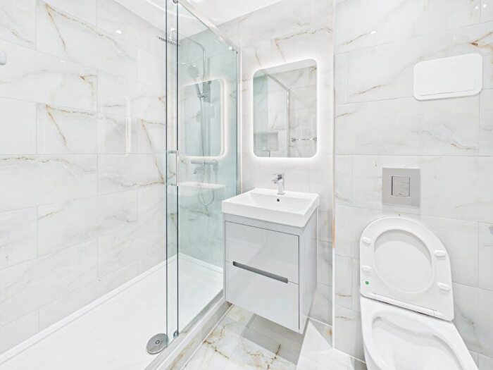 1 Bedroom Apartment To Rent In Church Street, Slough, Berkshire, SL1