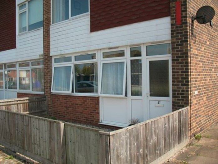1 Bedroom Apartment To Rent In Parsons Mead, Abingdon-On-Thames, OX14