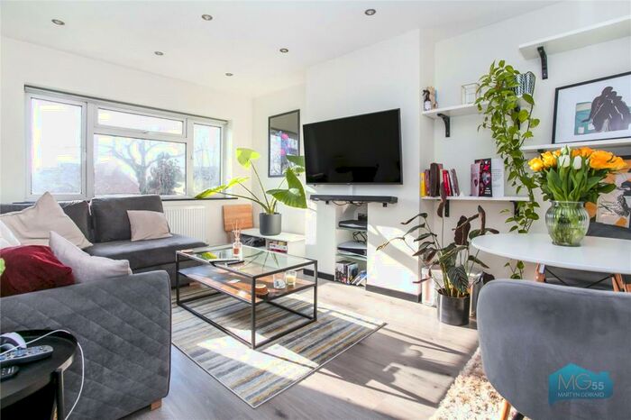 2 Bedroom Apartment To Rent In Milespit Hill, London, NW7