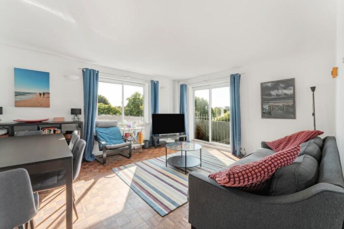 2 Bedroom Apartment For Sale In Northiam Street, London, E9