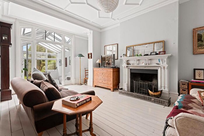 4 Bedroom Apartment For Sale In Ravenslea Road, London, SW12