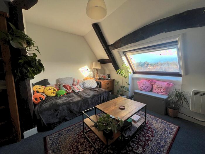 2 Bedroom Flat To Rent In East Hill, Colchester, CO1