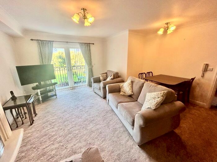 2 Bedroom Flat For Sale In Rhos Promenade, Rhos On Sea, Colwyn Bay, LL28