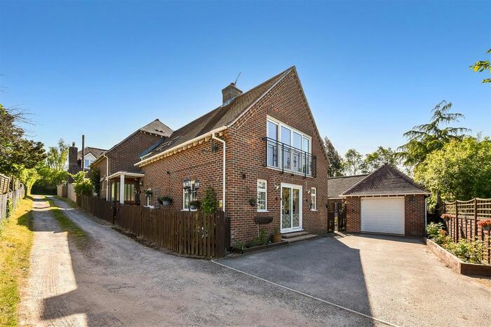 4 Bedroom Detached House For Sale In North Lane, Nomansland, Wiltshire, SP5