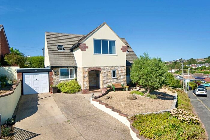 4 Bedroom Detached House For Sale In Budmouth Avenue, Weymouth, DT3