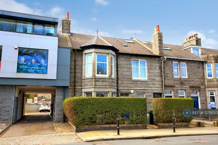 3 Bedroom Flat To Rent In University Road, Aberdeen, AB24