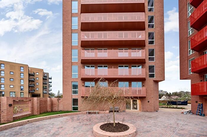 2 Bedroom Flat To Rent In New Road Triangle, Feltham, TW14