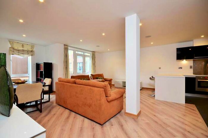 3 Bedroom Flat To Rent In Martyr Road, Guildford, GU1