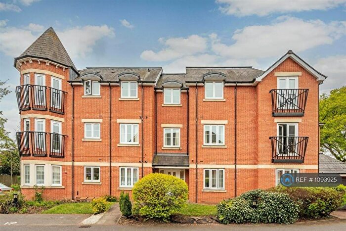 2 Bedroom Flat To Rent In Collingtree Court, Solihull, B92