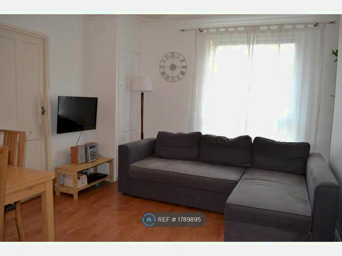 2 Bedroom Flat To Rent In Provost Estate, London, N1