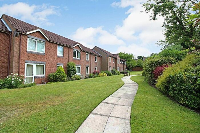 2 Bedroom Flat For Sale In West End, Swanland, HU14