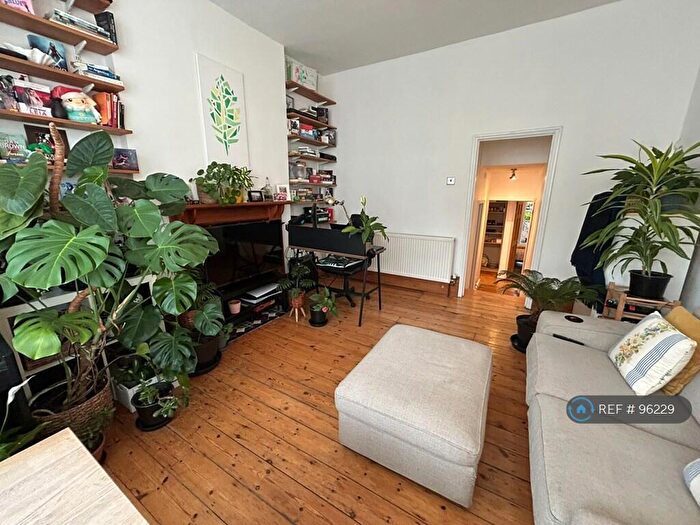 2 Bedroom Flat To Rent In Lewisham, London, SE13
