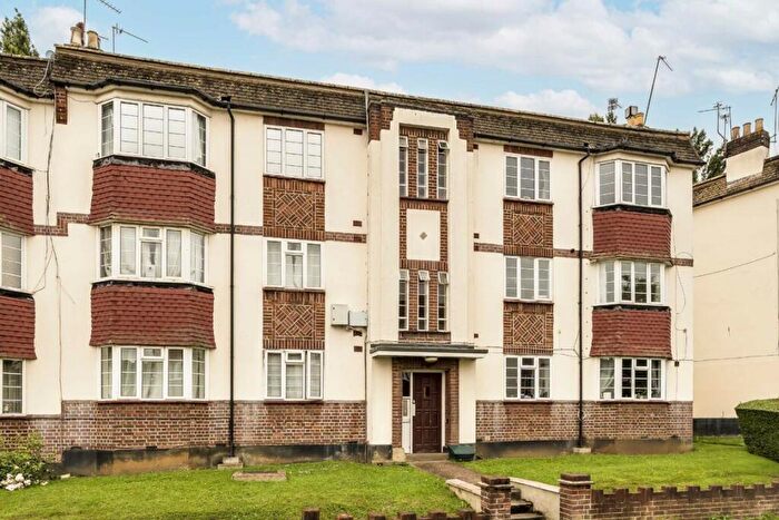 2 Bedroom Flat To Rent In Amblecote Road, Grove Park, SE12