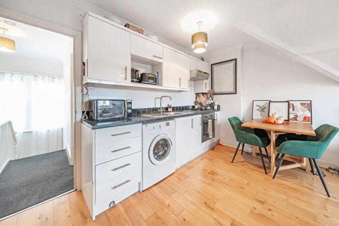 1 Bedroom Flat To Rent In Amesbury Avenue, Streatham, London, SW2
