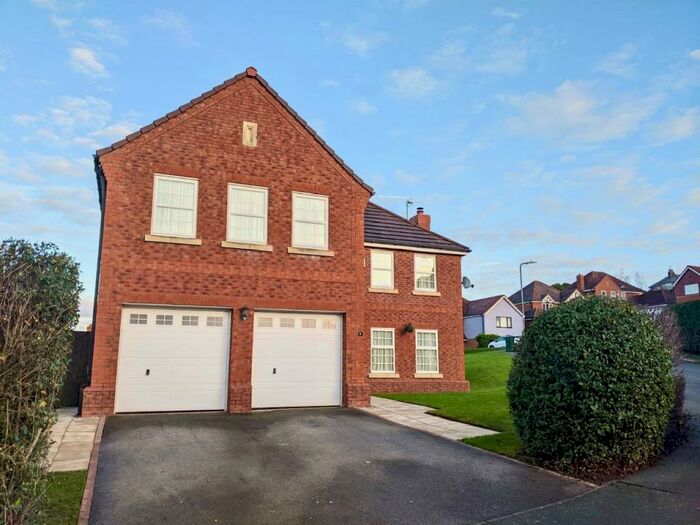 4 Bedroom House To Rent In Gwynant, Old Colwyn, LL29
