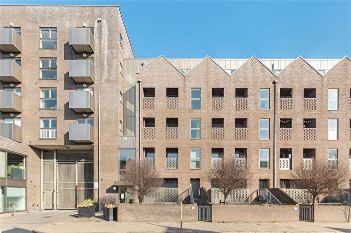 2 Bedroom Flat To Rent In Bedford Road, London, SW4