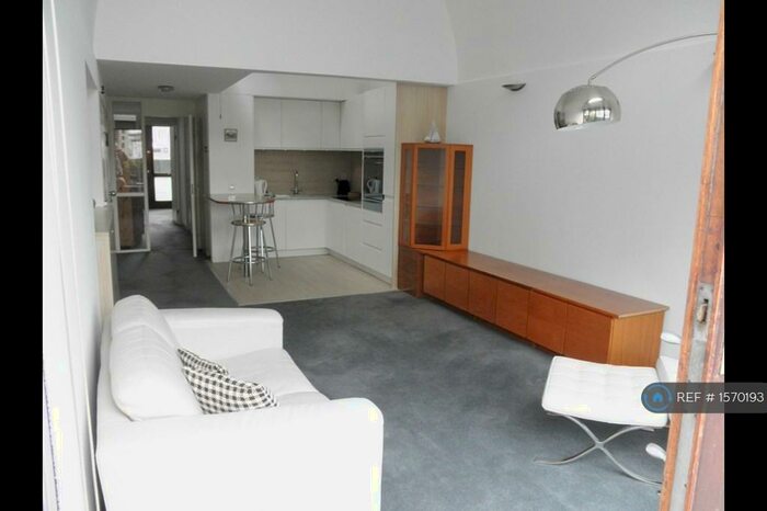 1 Bedroom Penthouse To Rent In Barbican, City Of London, EC2Y