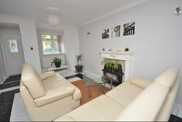 4 Bedroom House To Rent In Heathfield Drive, Mitcham, Surrey, CR4