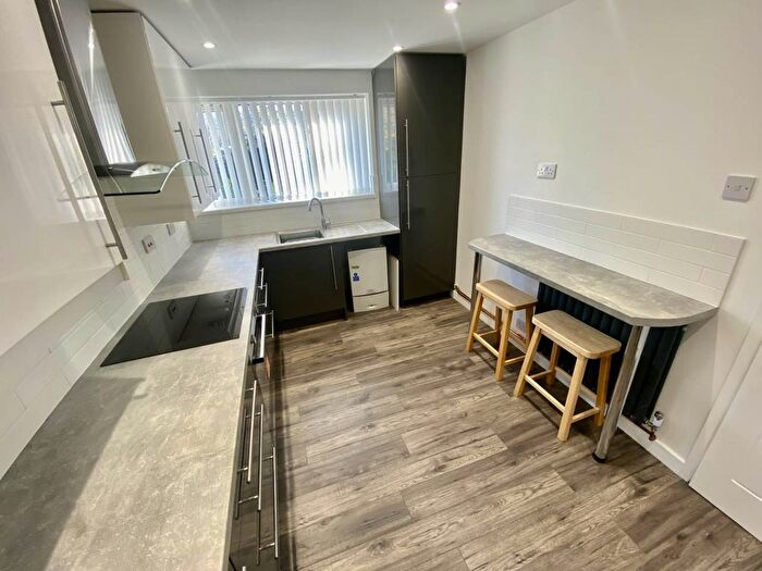 2 Bedroom Flat To Rent In Llwyncelyn Avenue, Pontarddulais, Swansea, SA4