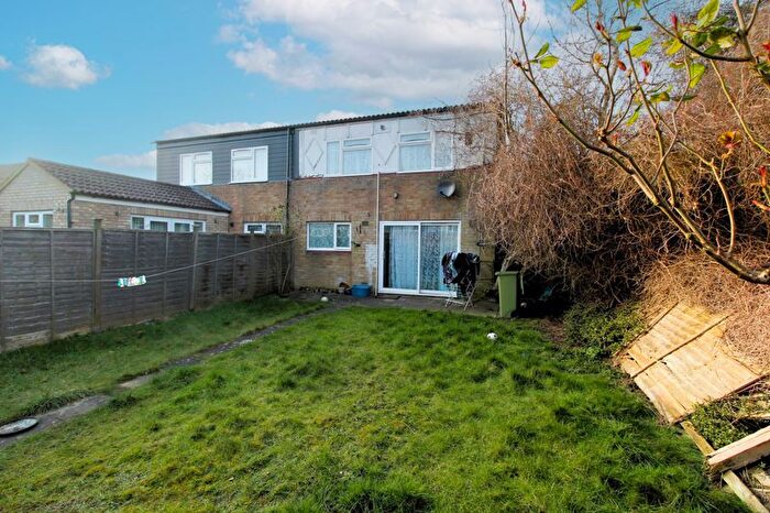 3 Bedroom Semi-Detached House For Sale In Broomfield, Milton Keynes, MK12