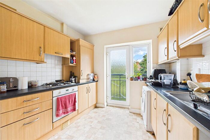 3 Bedroom Apartment To Rent In Bridge Court, Bath Road, Maidenhead, Berkshire, SL6