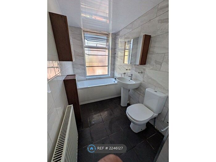 3 Bedroom End Terrace House To Rent In Arthur St, Rochdale, OL12