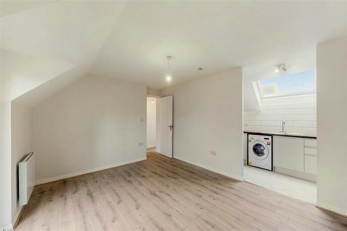 2 Bedroom Maisonette To Rent In Garrison Close, Hounslow, TW4