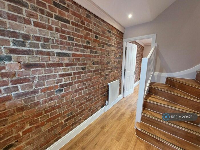 2 Bedroom Flat To Rent In Evelyn Court, London, N1