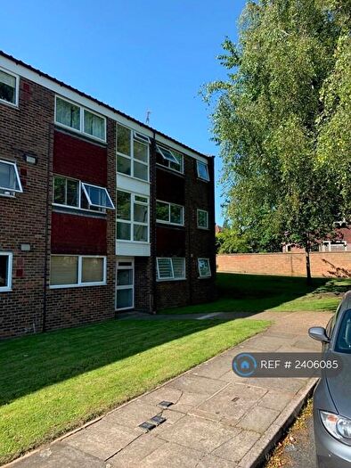 2 Bedroom Flat To Rent In Francis Close, Hitchin, SG4