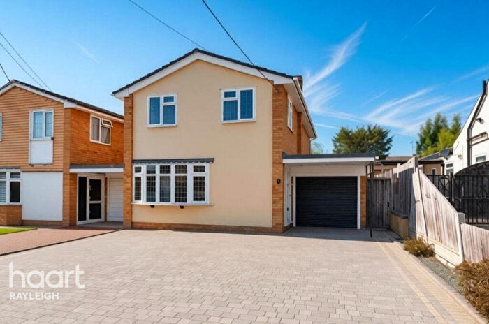 4 Bedroom Detached House For Sale In Avondale Road, Rayleigh, SS6
