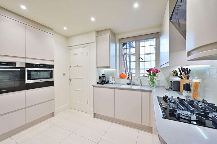 4 Bedroom Flat For Sale In Portsmouth Road, Putney Heath, London, SW15