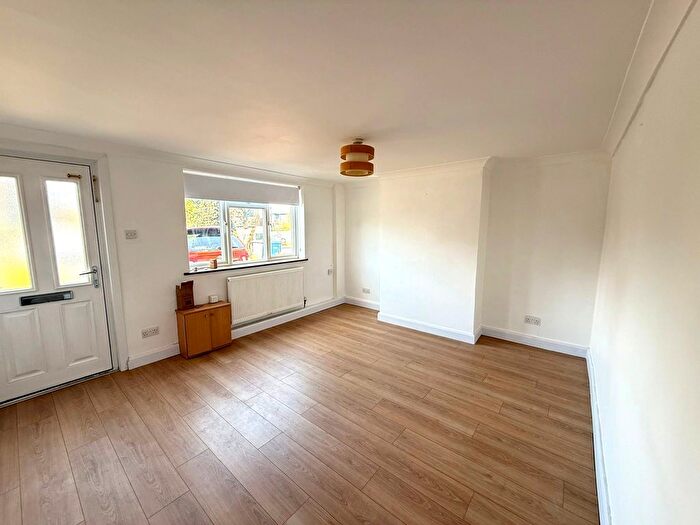 2 Bedroom Cottage To Rent In St. Albans Road, Barnet, EN5