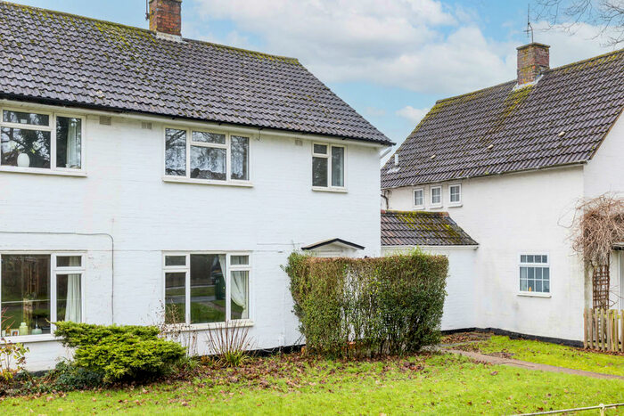 3 Bedroom Semi-Detached House To Rent In Town Barn Road, RH11