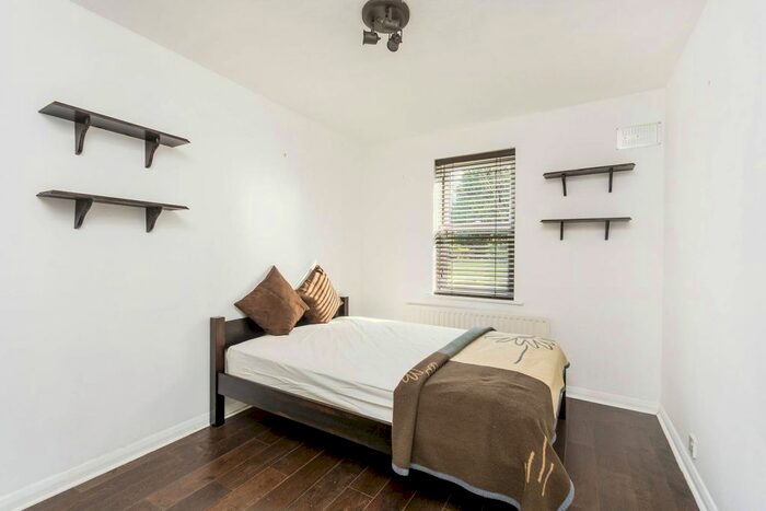 1 Bedroom Flat To Rent In Lee Park, Blackheath, London, SE3