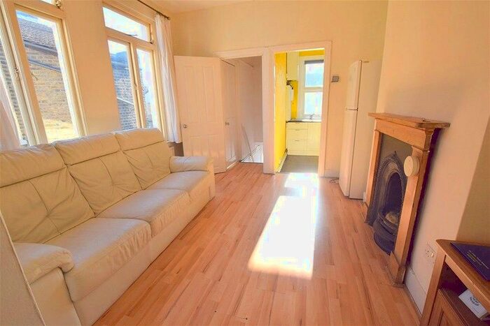 3 Bedroom Flat To Rent In Caulfield Road, East Ham, E6