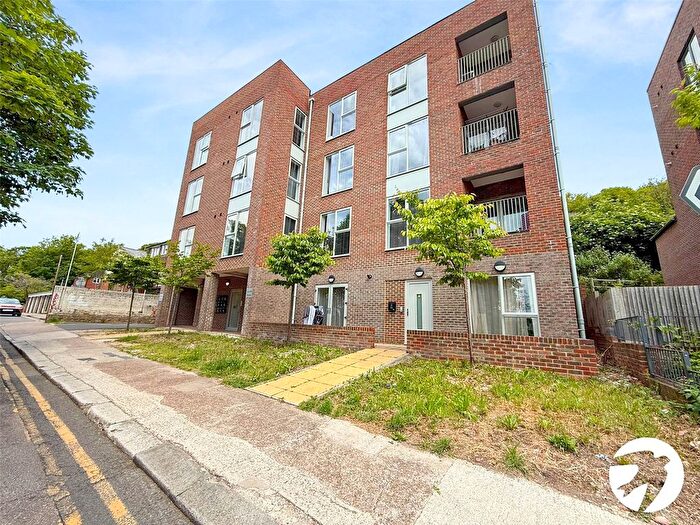 1 Bedroom Flat To Rent In Cross Street, Chatham, Kent, ME4