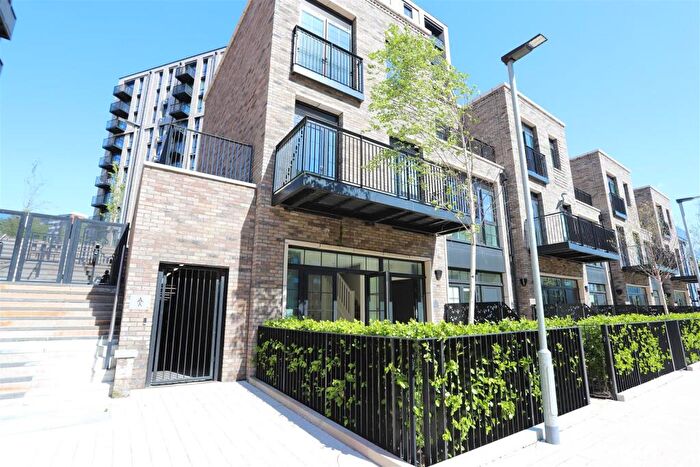4 Bedroom Town House For Sale In Shale Lane, Middlewood Locks, M5