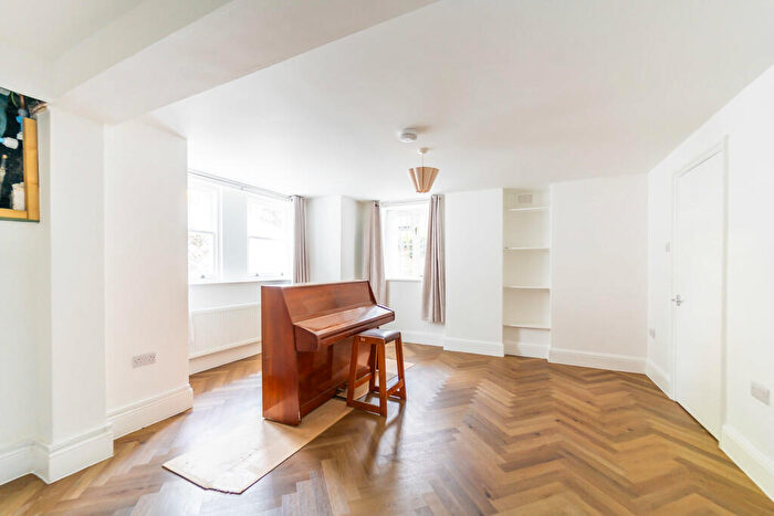Apartment To Rent In Crouch Hill, Crouch End, London, N8