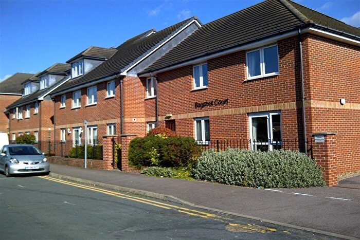 1 Bedroom Flat To Rent In Bagshot Court, Clifford Avenue, MK2