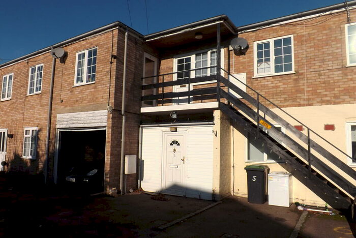 2 Bedroom Mews To Rent In Park Mews, Sandy, SG19