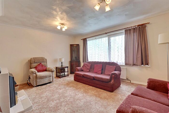 3 Bedroom Bungalow For Sale In Shelley Gardens, Waterlooville, PO8