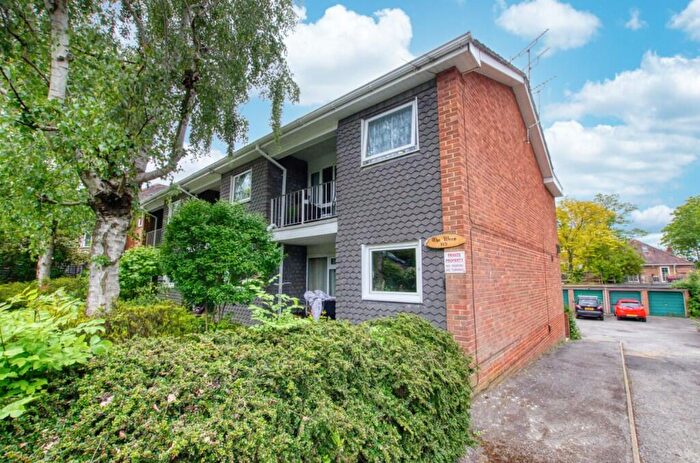 1 Bedroom Flat For Sale In Woodmill Lane, Bitterne Park, Hampshire, SO18