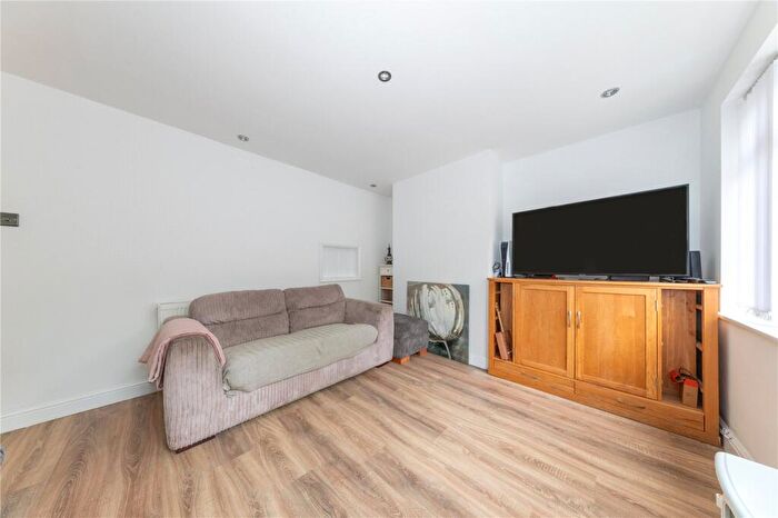 3 Bedroom Terraced House For Sale In Polzeath Close, Luton, Bedfordshire, LU2