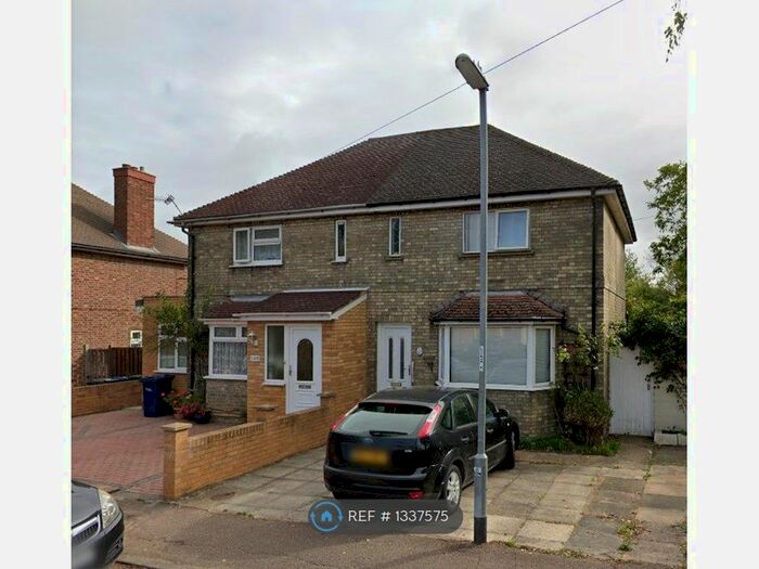 4 Bedroom Semi-Detached House To Rent In Thoday Street, Cambridge, CB1