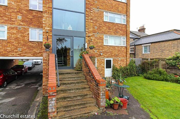 2 Bedroom Flat To Rent In Marlborough Court, Queens Road, Buckhurst Hill, IG9