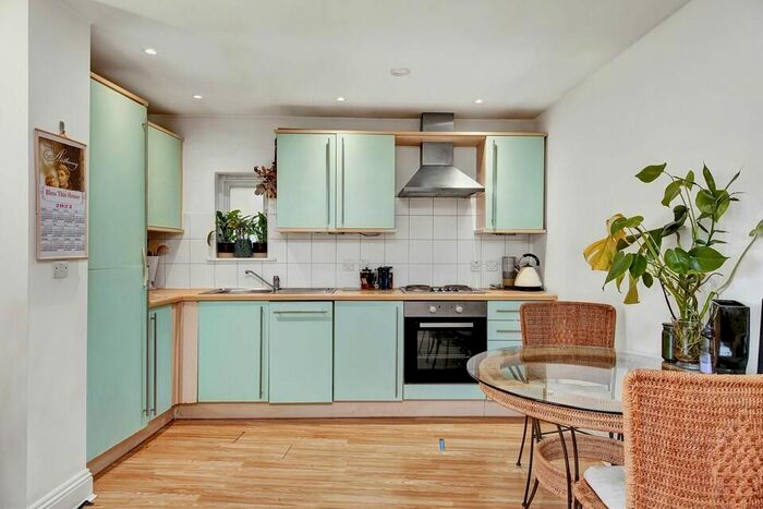 2 Bedroom Flat To Rent In Park View Mews, London, SW9