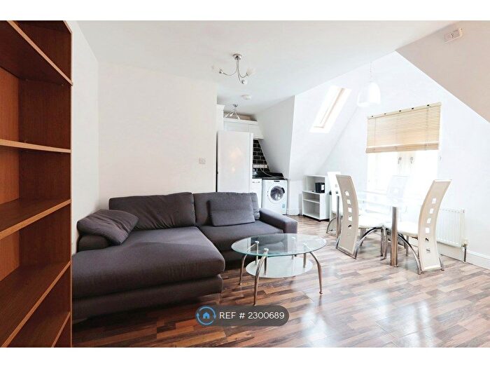 2 Bedroom Flat To Rent In Chapter Street, London, SW1P