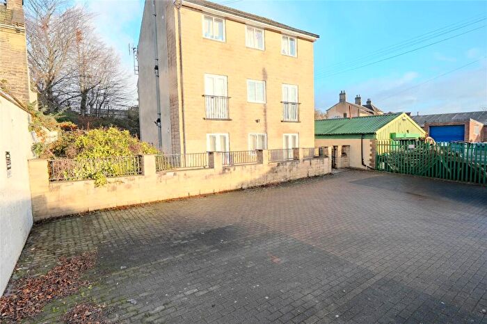 2 Bedroom Apartment For Sale In St. Lawrence View, Chapeltown, Pudsey, West Yorkshire, LS28