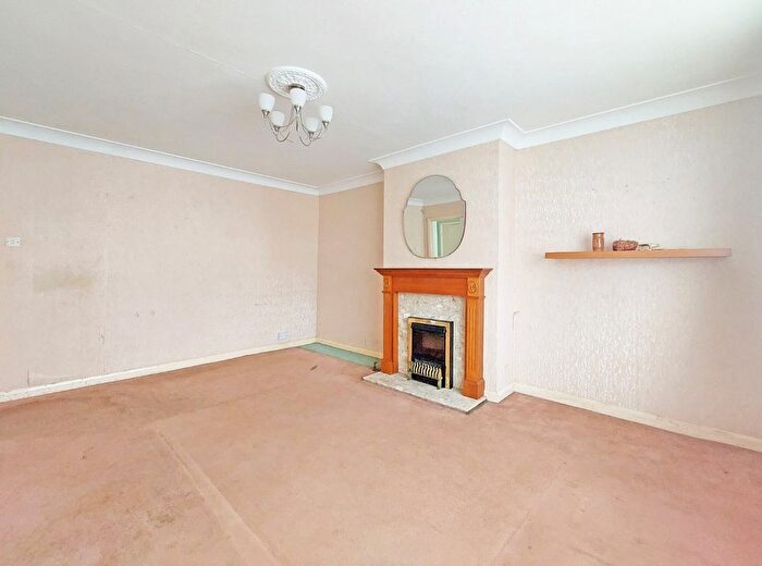 2 Bedroom Flat For Sale In Cunningham Park, Harrow, HA1
