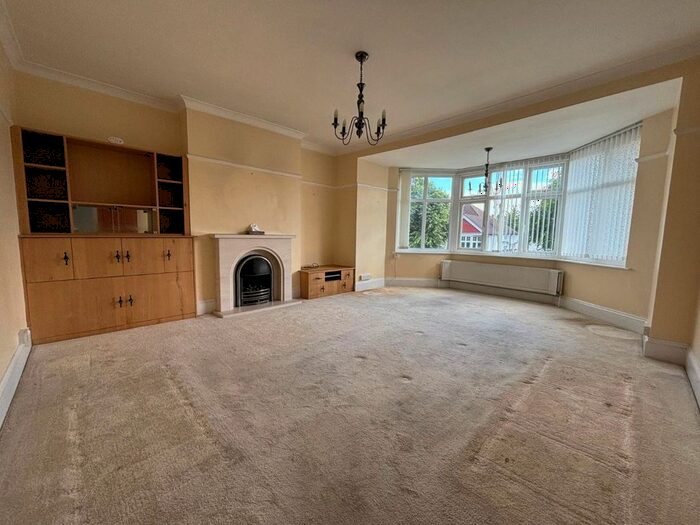 3 Bedroom Flat To Rent In Friern Watch Avenue, London, N12